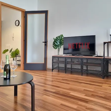 Apartamento Modern Industrial Loft In Pedestrian Zone - 10 Min To Piazza Unita