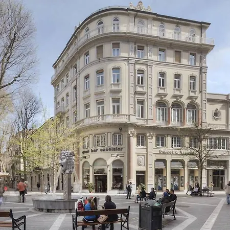 Modern Industrial Loft In Pedestrian Zone - 10 Min To Piazza Unita