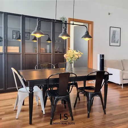 Modern Industrial Loft In Pedestrian Zone - 10 Min To Piazza Unita