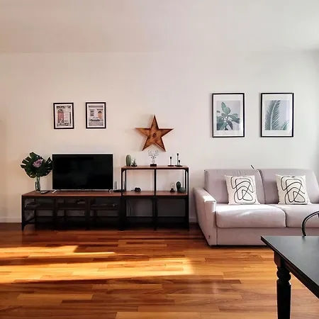 Modern Industrial Loft In Pedestrian Zone - 10 Min To Piazza Unita