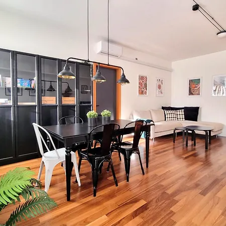 Modern Industrial Loft In Pedestrian Zone - 10 Min To Piazza Unita