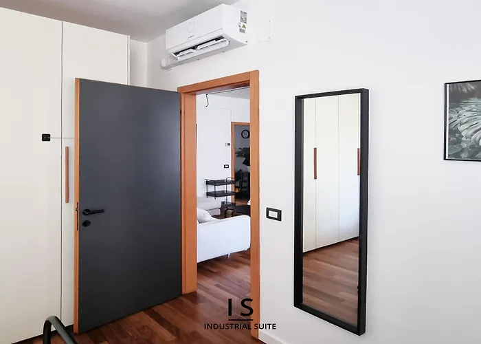 Industrial - Design & Silence In Viale Xx Settembre Apartmán *